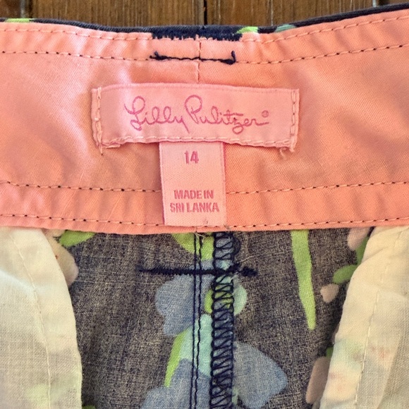 Lilly Pulitzer Foxy Foxglove Resort Bermuda 9” Floral Women's Shorts, EUC, 14 - Picture 2 of 5
